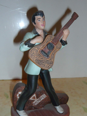 statue guitare